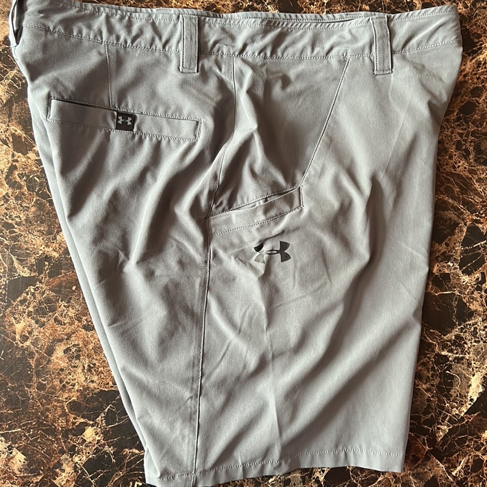 Men’s size 38’Under Armour shorts - Picture 3 of 3